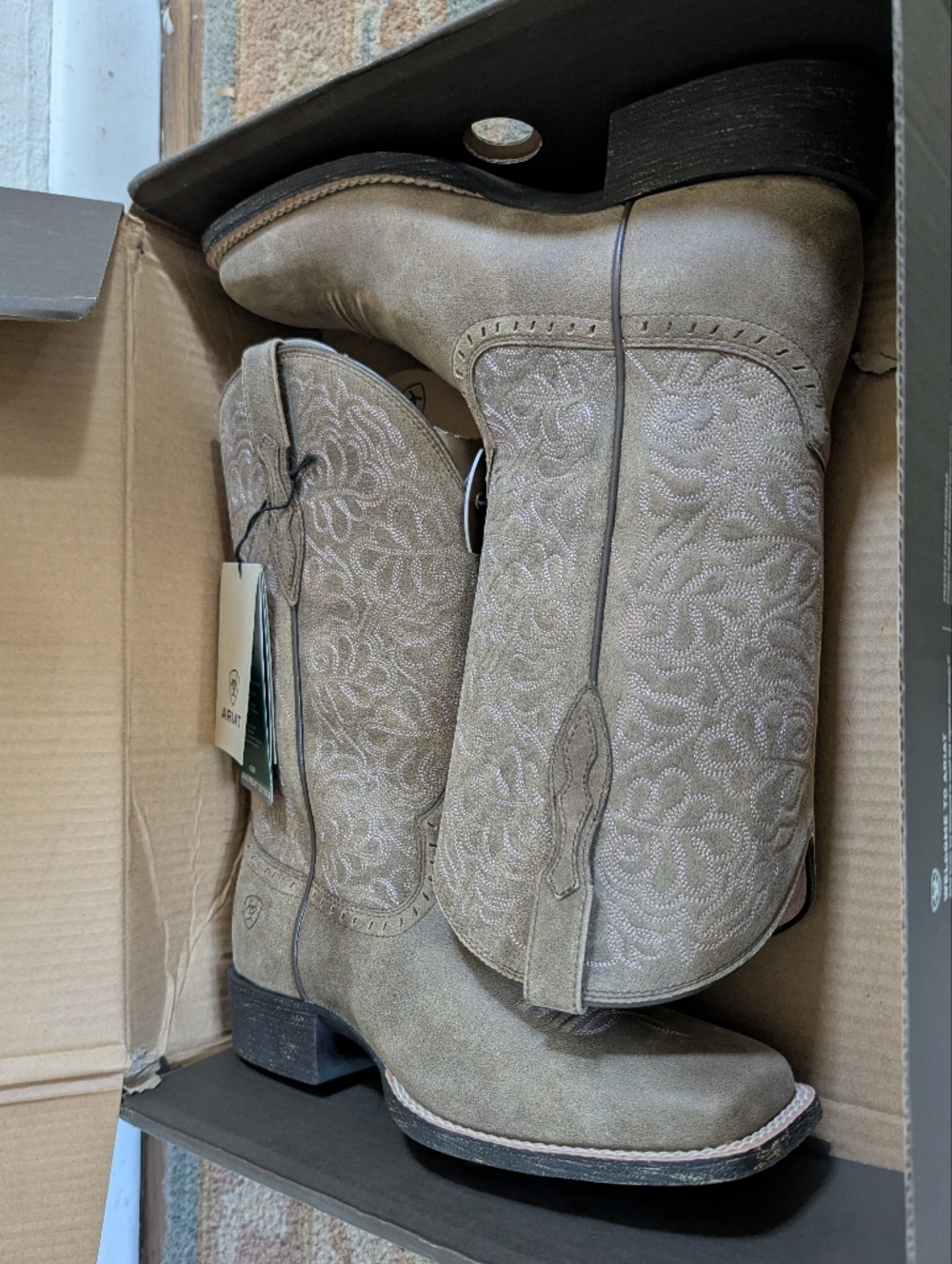 NWT Ariat Round Up Remuda Boots 9.5C (Wide)